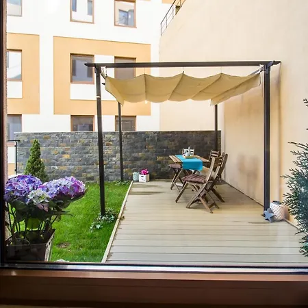 Seasons Studio Garden Апартаменти